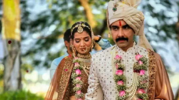 TVF Aspirants' Naveen Kasturia Marries Shubhanjali Sharma